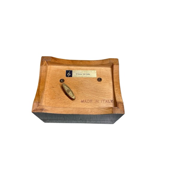 Vintage Wooden Laquered Small Music Box Made in Italy Girl Trinket Works - Picture 6 of 10